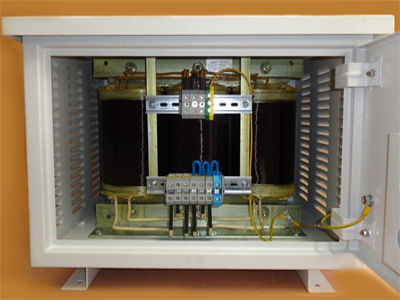 Trofazni transformator u kućištu 3x400V/3x230V 50Hz grupa spoja: D/Y